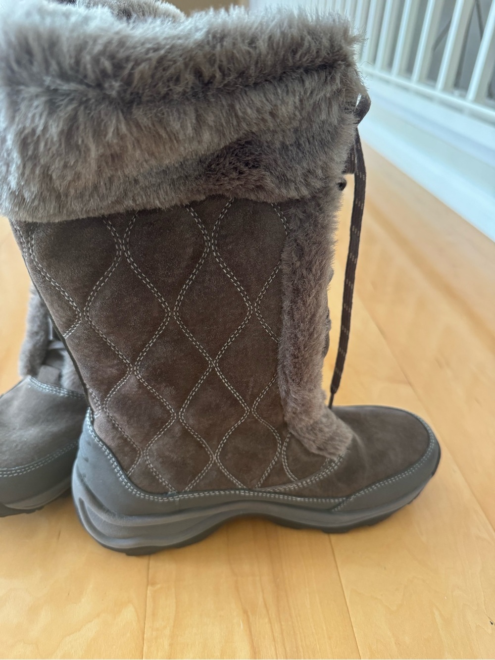 Clarks Gray Quilted Lace-Up Fur-Trim Winter Boots